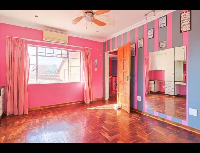 6 BEDROOM FREEHOLD FOR SALE IN BRACKENDOWNS